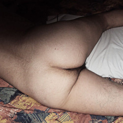 Pic #4 My hairy wife completely naked 3