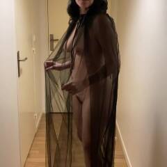 the lady in black