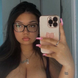 Pic #5 Busty Latina Milf