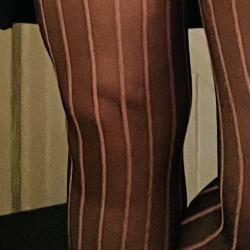 Sexy legs i hallway