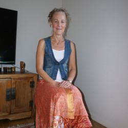 Pic #1 Mature Wife Likes to Pose Naked