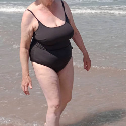 Pic #1 mature wife