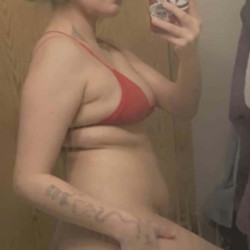 Pic #3 Damon John's cute body she is sharing
