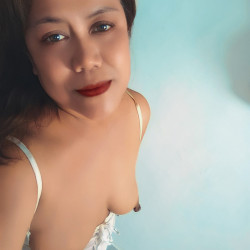 Pic #1 Janet posing