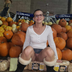 Pic #5 Public pussy show