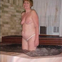 Pic #8 Bikini in Hottub