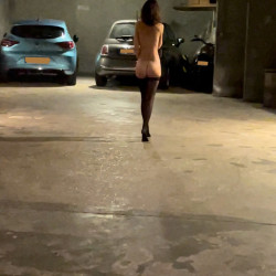 Pic #1 Daring naked walk